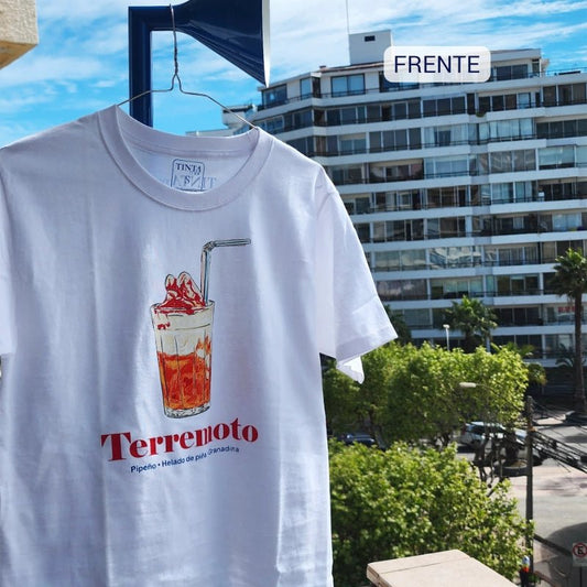 Polera Terremoto Regular Fit 100% algodón - TINTAmarPolera Terremoto Regular Fit 100% algodónPoleraTINTAmarTINTAmarBlancoSPolera Terremoto Regular Fit 100% algodón