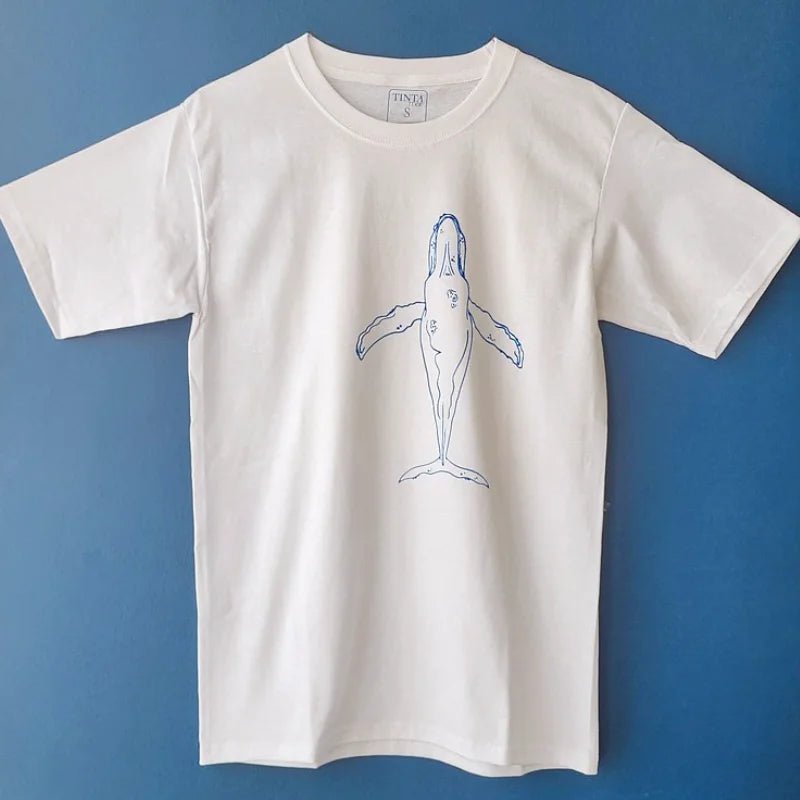 Polera Ballena adulto Regular Fit 100% algodón - TINTAmarPolera Ballena adulto Regular Fit 100% algodónPoleraTINTAmarTINTAmarBlancoSPolera Ballena adulto Regular Fit 100% algodón