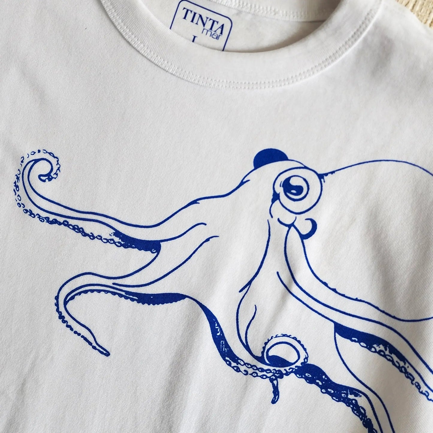 Polera Pulpo Oversize - TINTAmarPolera Pulpo OversizePoleraTINTAmarTINTAmarAzul marinoSPolera Pulpo Oversize