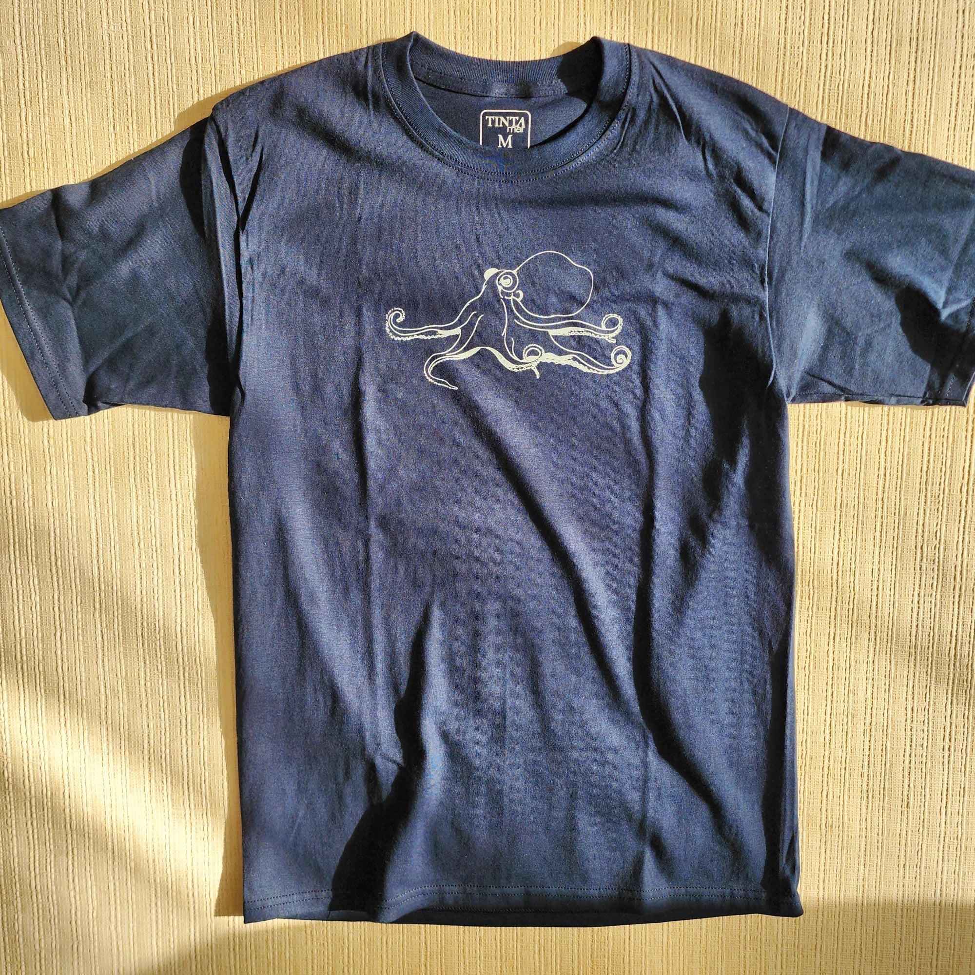 Polera Pulpo pequeño Regular - TINTAmarPolera Pulpo pequeño RegularPoleraTINTAmarTINTAmarAzul marinoSPolera Pulpo pequeño Regular