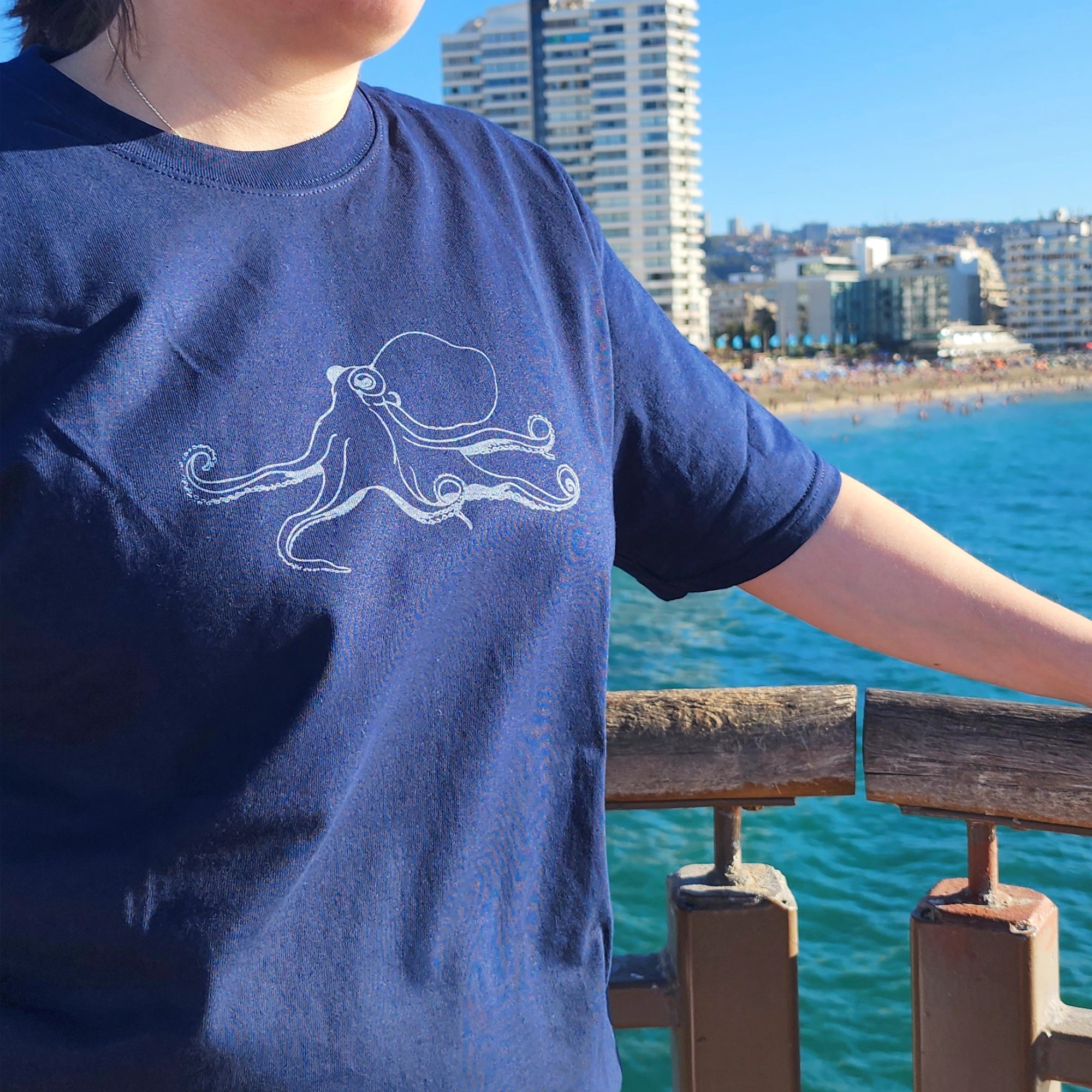 Polera Pulpo pequeño Regular - TINTAmarPolera Pulpo pequeño RegularPoleraTINTAmarTINTAmarAzul marinoSPolera Pulpo pequeño Regular