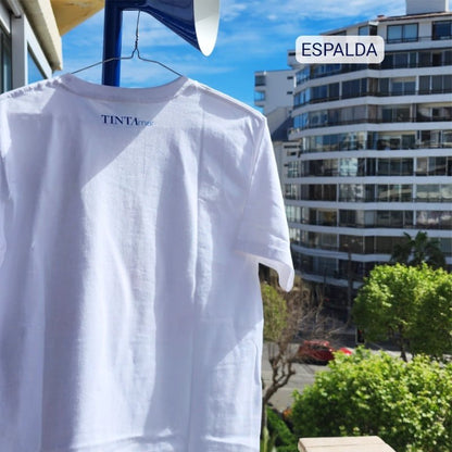 Polera Terremoto Regular Fit 100% algodón - TINTAmarPolera Terremoto Regular Fit 100% algodónPoleraTINTAmarTINTAmarBlancoSPolera Terremoto Regular Fit 100% algodón