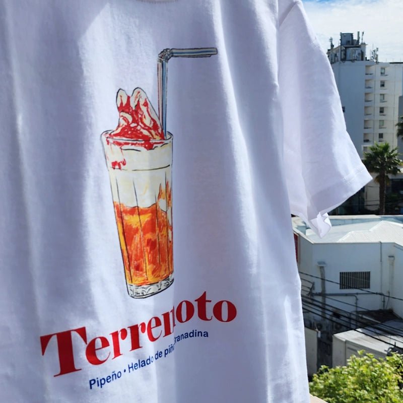 Polera Terremoto Regular Fit 100% algodón - TINTAmarPolera Terremoto Regular Fit 100% algodónPoleraTINTAmarTINTAmarBlancoSPolera Terremoto Regular Fit 100% algodón